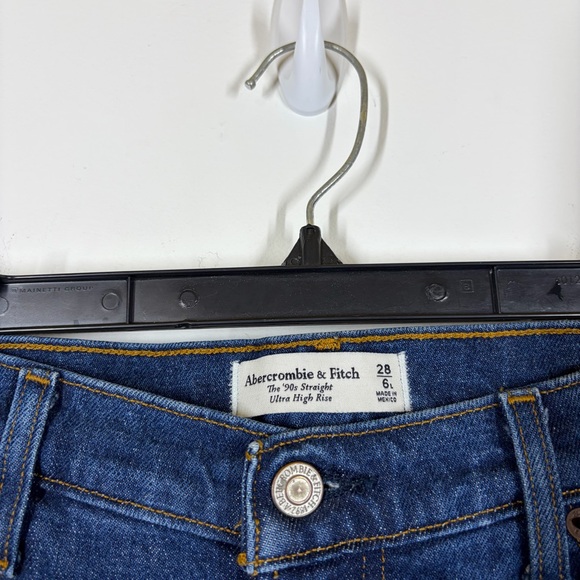 Abercrombie 90s Straight Ultra High Rise Jean Size 6/28 LONG - Picture 9 of 9